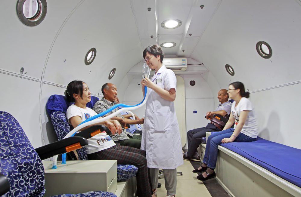 Image for Healing With Oxygen: Hyperbaric Oxygen Therapy